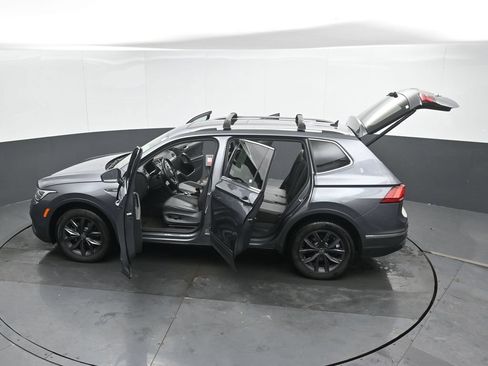 Used 2022 Volkswagen Tiguan SE AWD/4WD image 50