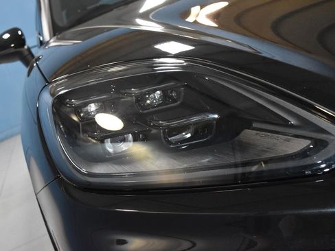 Certified 2025 Porsche Cayenne image 27