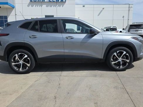 Certified 2024 Chevrolet Trax RS w/ Driver Confidence Package image 4