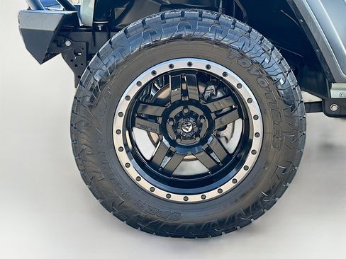 Used 2024 Jeep Wrangler Sport image 37