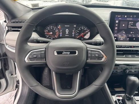 Used 2023 Jeep Compass Limited image 11