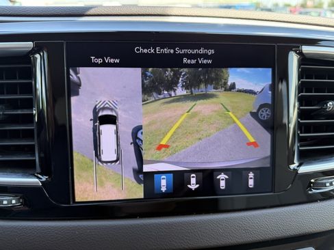 Used 2018 Chrysler Pacifica Touring-L Plus w/ Advanced Safetytec Group FWD image 24