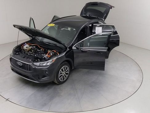 Certified 2025 Ford Escape SE w/ Class II Trailer Tow Package FWD image 54