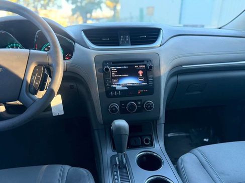 Used 2017 Chevrolet Traverse LS image 12
