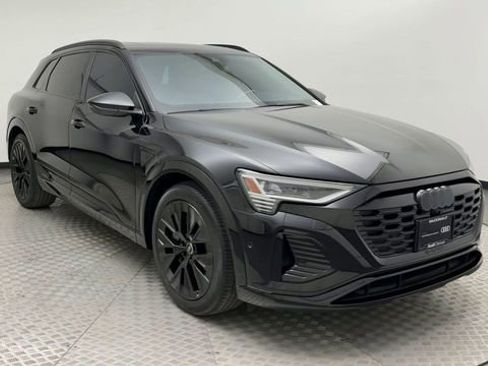Used 2024 Audi Q8 e-tron Prestige w/ Prestige Package image 8