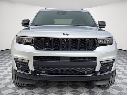 Used 2025 Jeep Grand Cherokee L Limited w/ Luxury Tech Group II RWD image 6