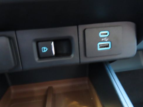 Used 2023 Ford Maverick Lariat image 25