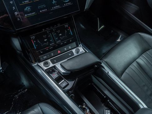 Used 2024 Audi Q8 e-tron Premium image 19