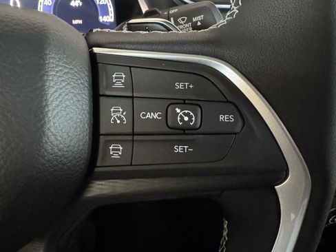 Used 2025 Jeep Grand Cherokee L Altitude image 18