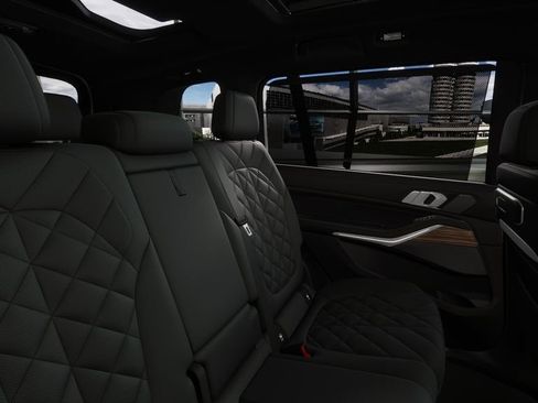 Used 2026 BMW X7 xDrive40i w/ M Sport Package image 40