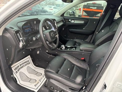 Used 2024 Volvo XC40 B5 Plus w/ Protection Package Premier image 9