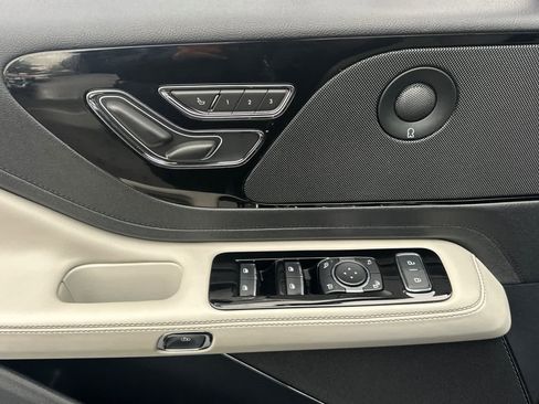 Used 2025 Lincoln Aviator Reserve image 12