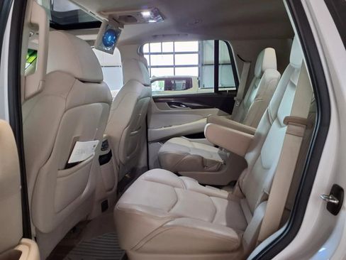 Used 2018 Cadillac Escalade Premium Luxury image 16