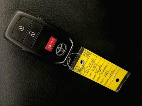 Certified 2025 Toyota Tacoma SR5 AWD/4WD image 12