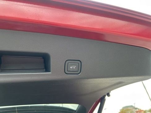 New 2026 Chevrolet Traverse LT w/ Sun and Wheel Package FWD image 32