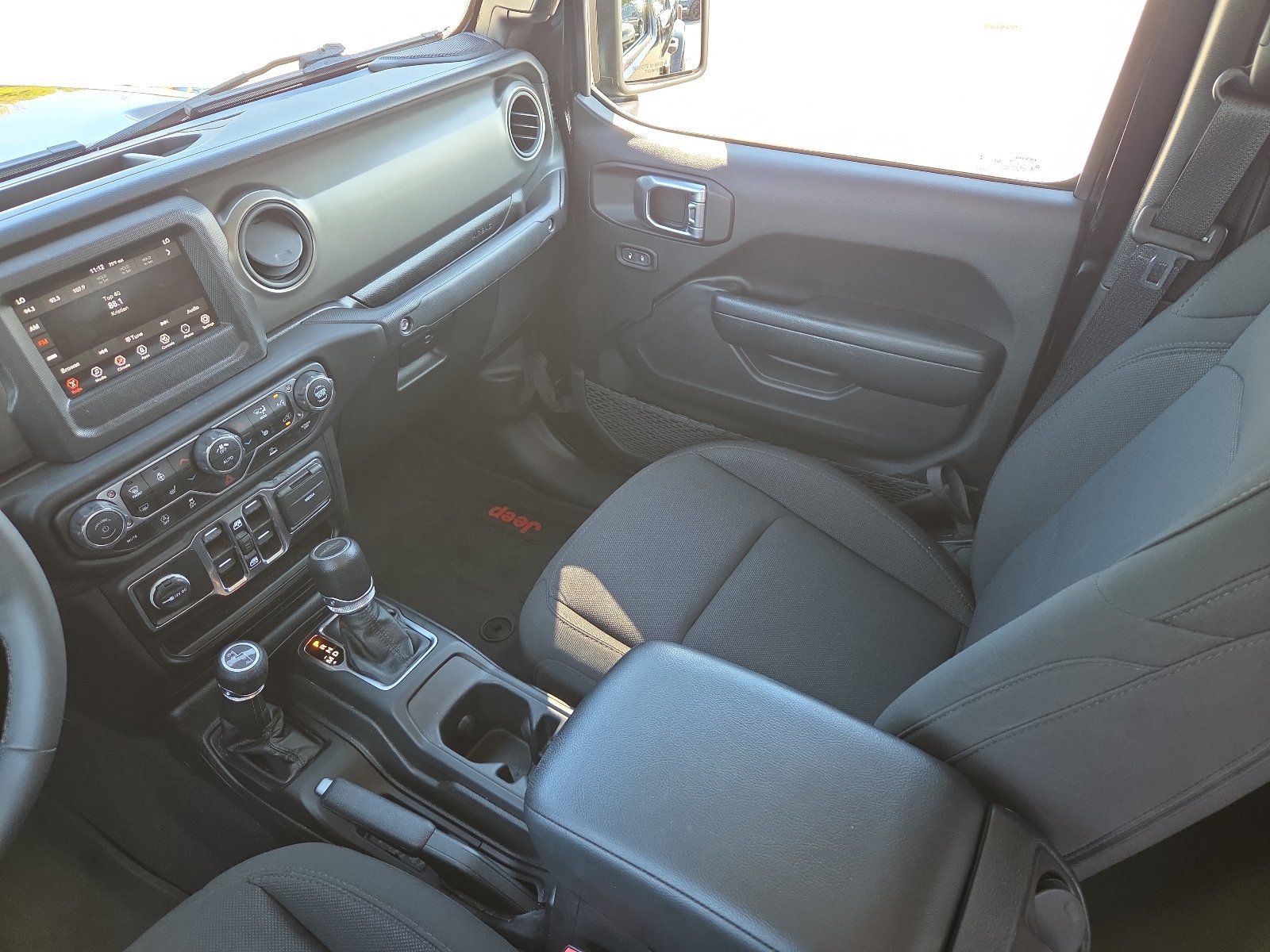 Used 2023 Jeep Gladiator Sport AWD/4WD image 11