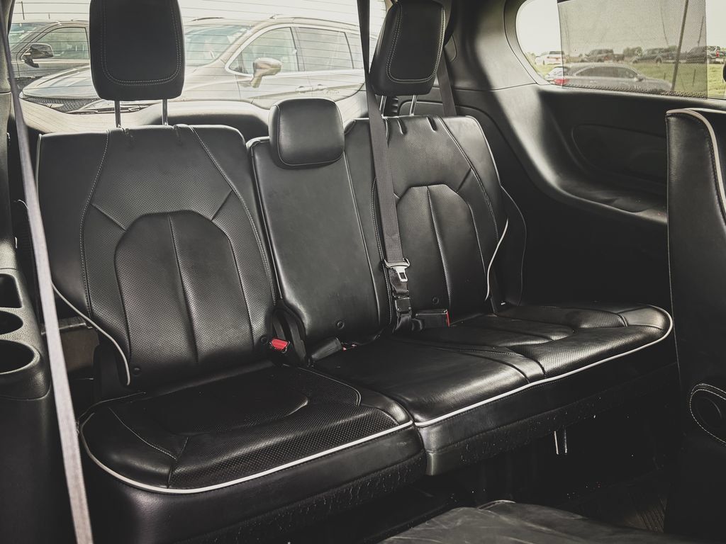 Used 2019 Chrysler Pacifica Limited w/ S Appearance Package FWD image 31