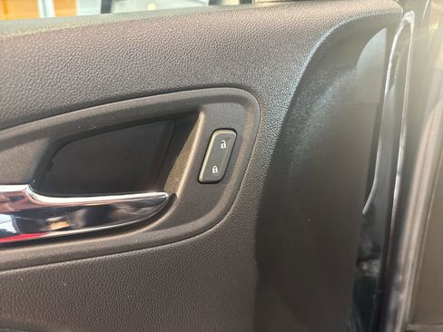 Used 2022 Chevrolet Colorado LT w/ LT Convenience Package image 16