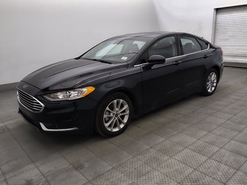 Used 2020 Ford Fusion SE FWD image 2