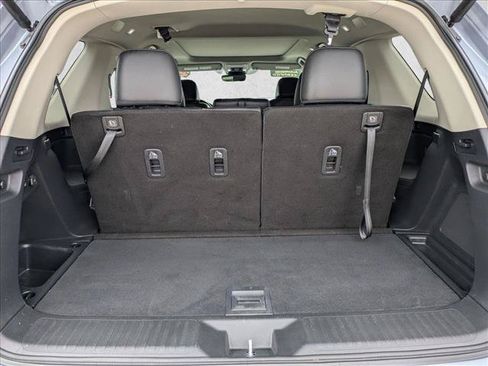 Used 2025 Honda Pilot Touring image 6