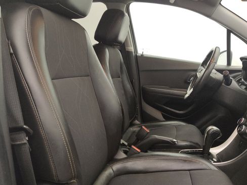 Used 2020 Chevrolet Trax LT w/ LT Convenience Package FWD image 21