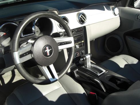 Used 2007 Ford Mustang Premium image 6