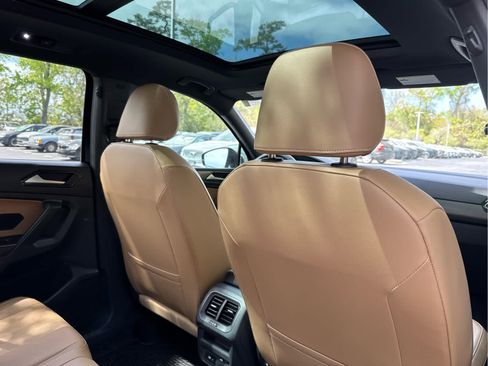 Used 2024 Volkswagen Tiguan SE w/ Panoramic Sunroof Package image 54