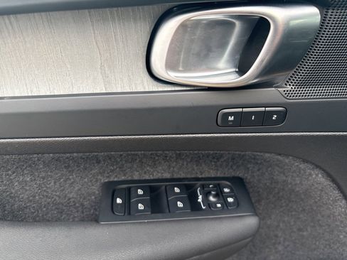 Certified 2025 Volvo XC40 B5 Plus image 18