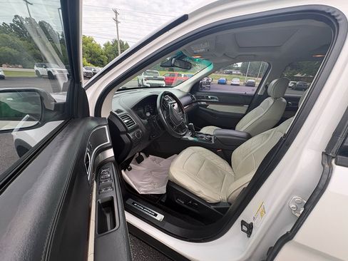 Used 2017 Ford Explorer Platinum AWD/4WD image 11