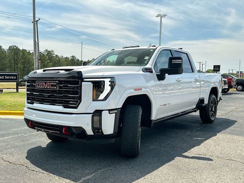 Used 2024 GMC Sierra 2500 AT4 w/ AT4 Premium Plus Package AWD/4WD image 2