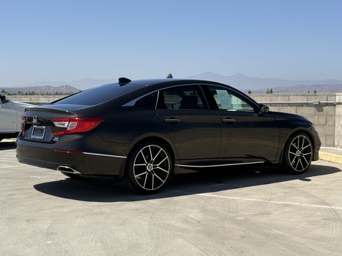 Used 2018 Honda Accord Touring image 12