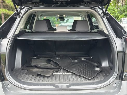 Used 2025 Toyota RAV4 XLE AWD/4WD image 6