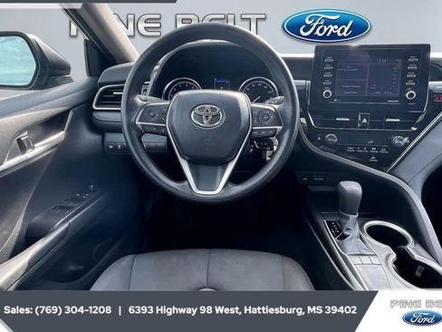 Used 2024 Toyota Camry LE image 5