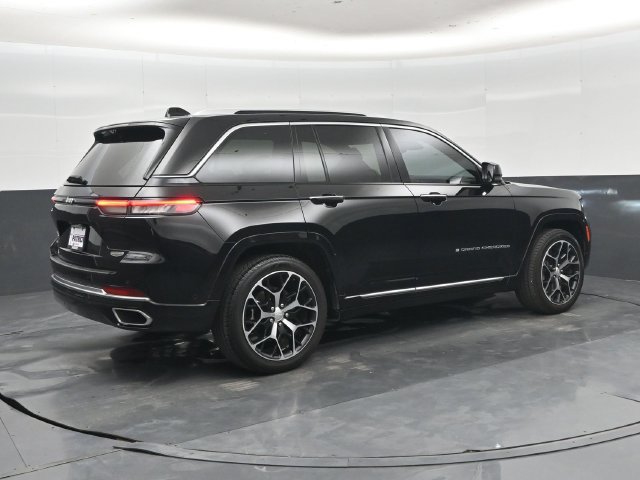 Used 2022 Jeep Grand Cherokee Summit AWD/4WD image 3