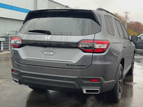 Used 2025 Honda Pilot Black Edition image 3