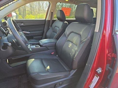 Certified 2025 Nissan Pathfinder SL w/ SL Premium Package image 13