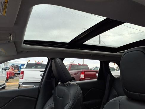 Used 2021 Jeep Cherokee Latitude Plus w/ Sun & Sound Group image 17