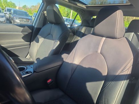 Used 2019 Toyota Camry XSE FWD image 11