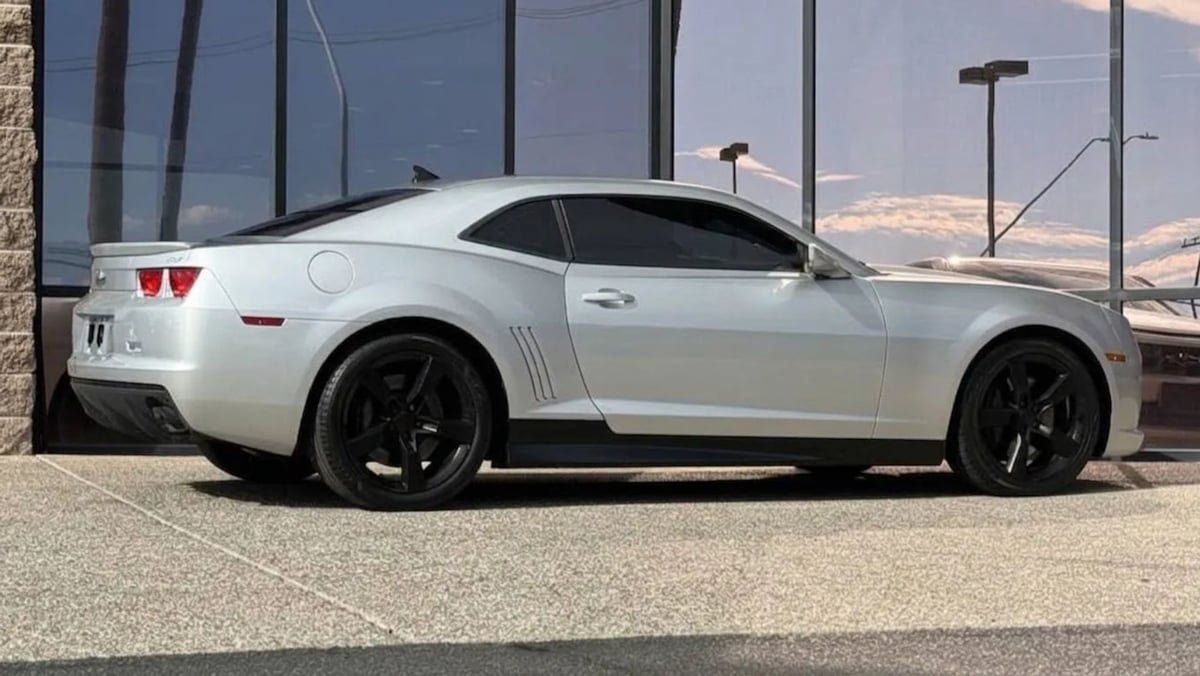 Used 2011 Chevrolet Camaro SS RWD image 12
