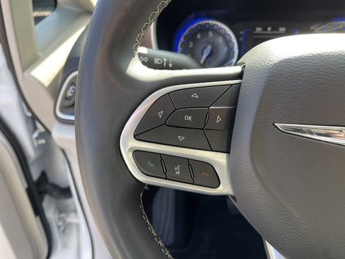 Used 2023 Chrysler Voyager LX image 16