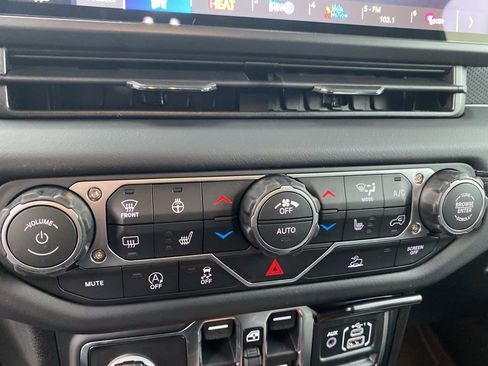 New 2026 Jeep Wrangler Rubicon w/ Technology Group image 37