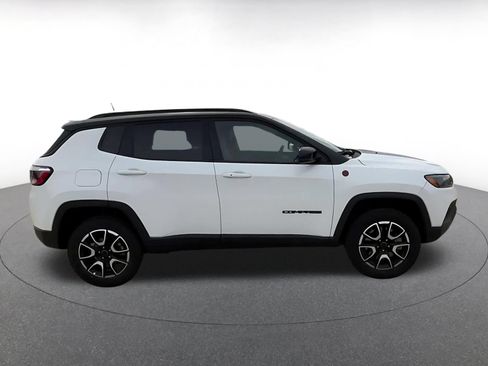 Used 2025 Jeep Compass Trailhawk AWD/4WD image 16