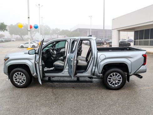 Certified 2026 Toyota Tacoma Limited AWD/4WD image 11