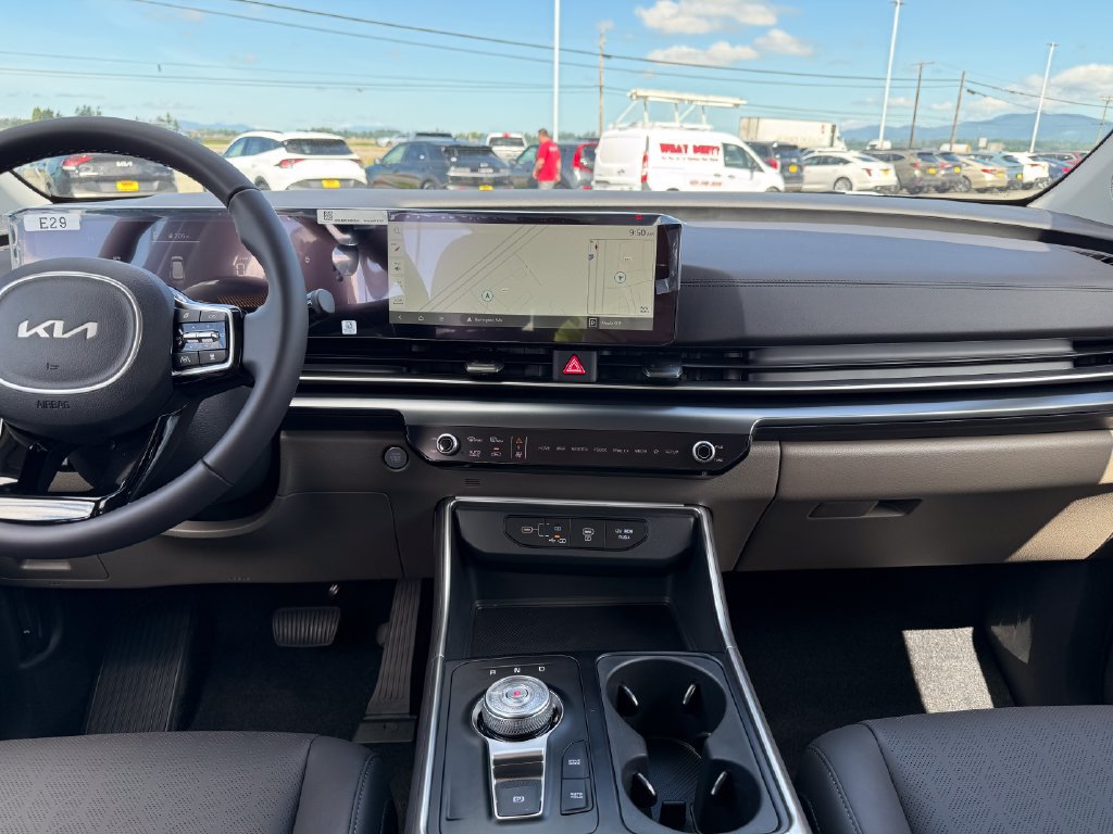 New 2026 Kia Carnival LXS FWD image 23