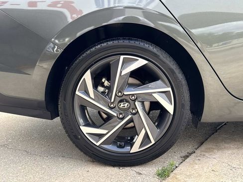 Used 2025 Hyundai Elantra SEL image 15