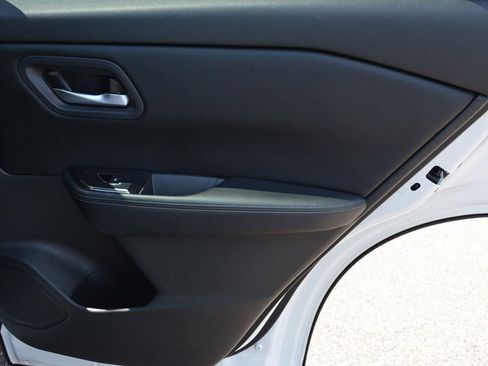 Used 2024 Nissan Rogue SV AWD/4WD image 18