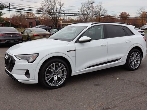 Used 2021 Audi e-tron Prestige w/ Prestige Package image 1