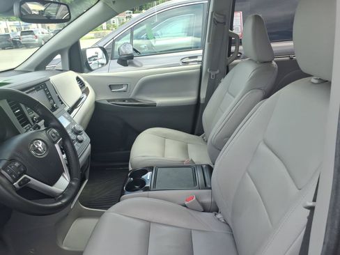 Certified 2020 Toyota Sienna XLE w/ XLE Navigation Package AWD/4WD image 7