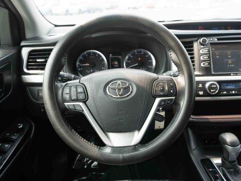 Used 2019 Toyota Highlander Plus AWD/4WD image 21