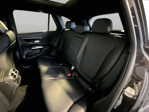 Used 2026 Mercedes-Benz GLC 300 4MATIC image 21